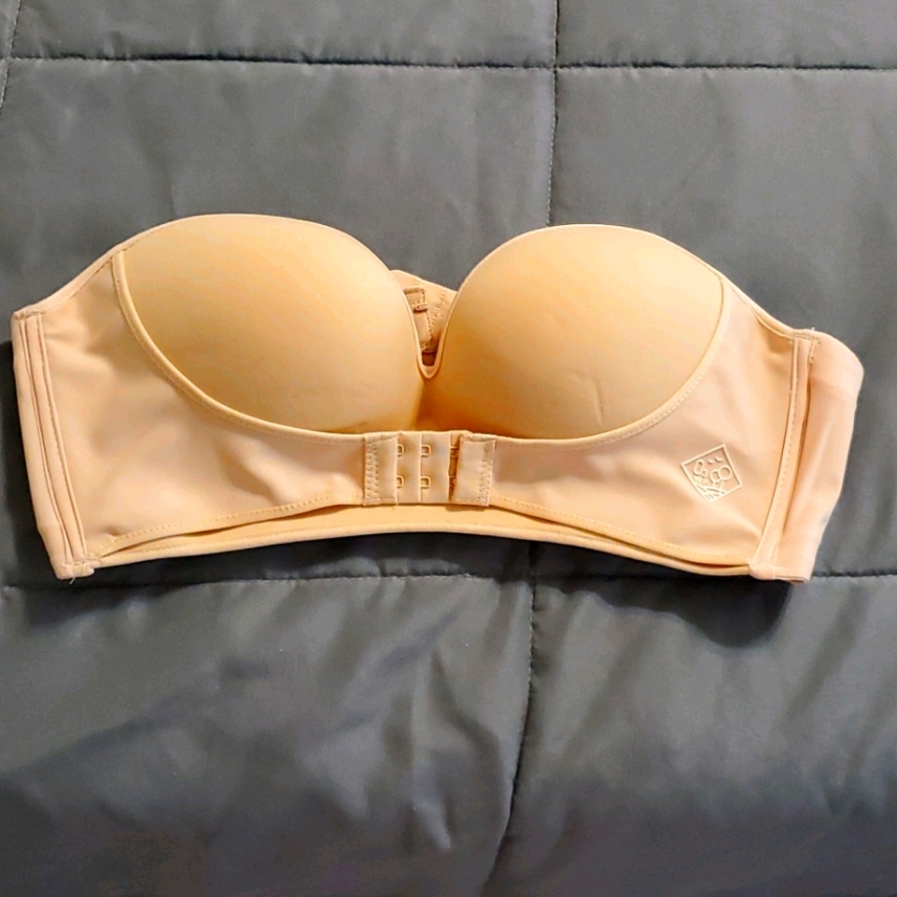 Strappless bra